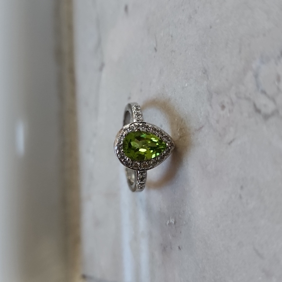 Peridot and CZ ring - Picture 3 of 9